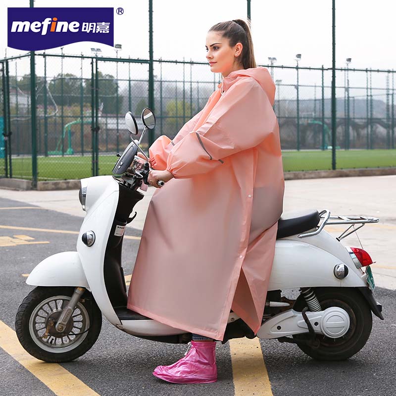 Leichter Regenmantel mit Kapuze