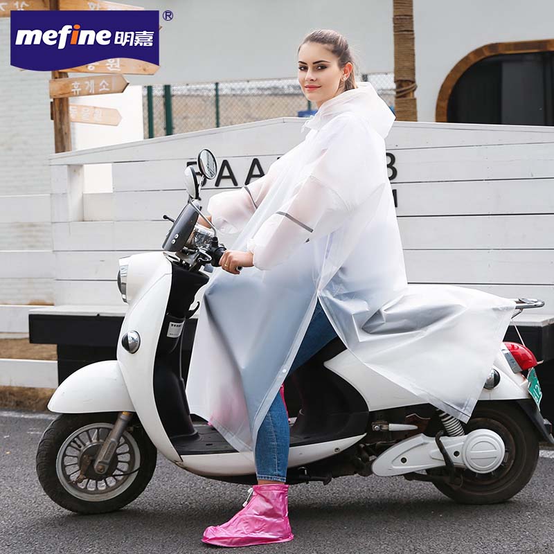 Leichter Regenmantel mit Kapuze